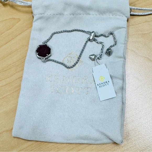 NWT Kendra Scott Rhodium Plated and Faceted Maroon Jade Adjustable Bolo Bracelet - Picture 1 of 4